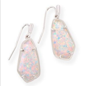 NWOT Kendra Scott Camelia Earrings in Silver/Opal